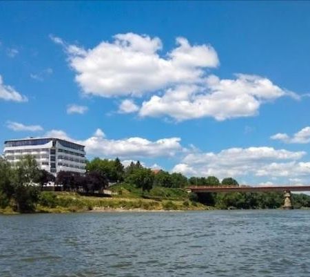 Plaza Hotel Varvarin Kültér fotó