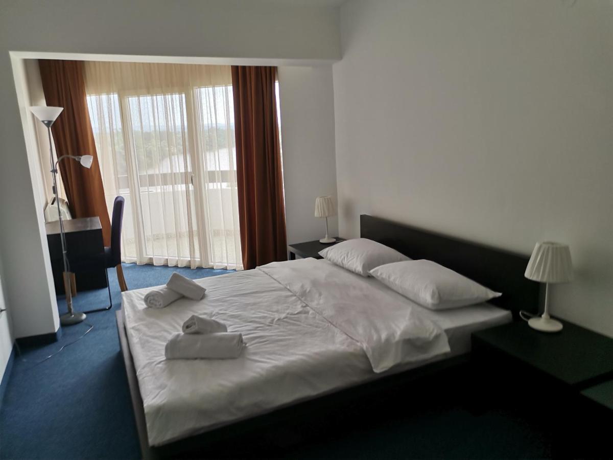 Plaza Hotel Varvarin Kültér fotó