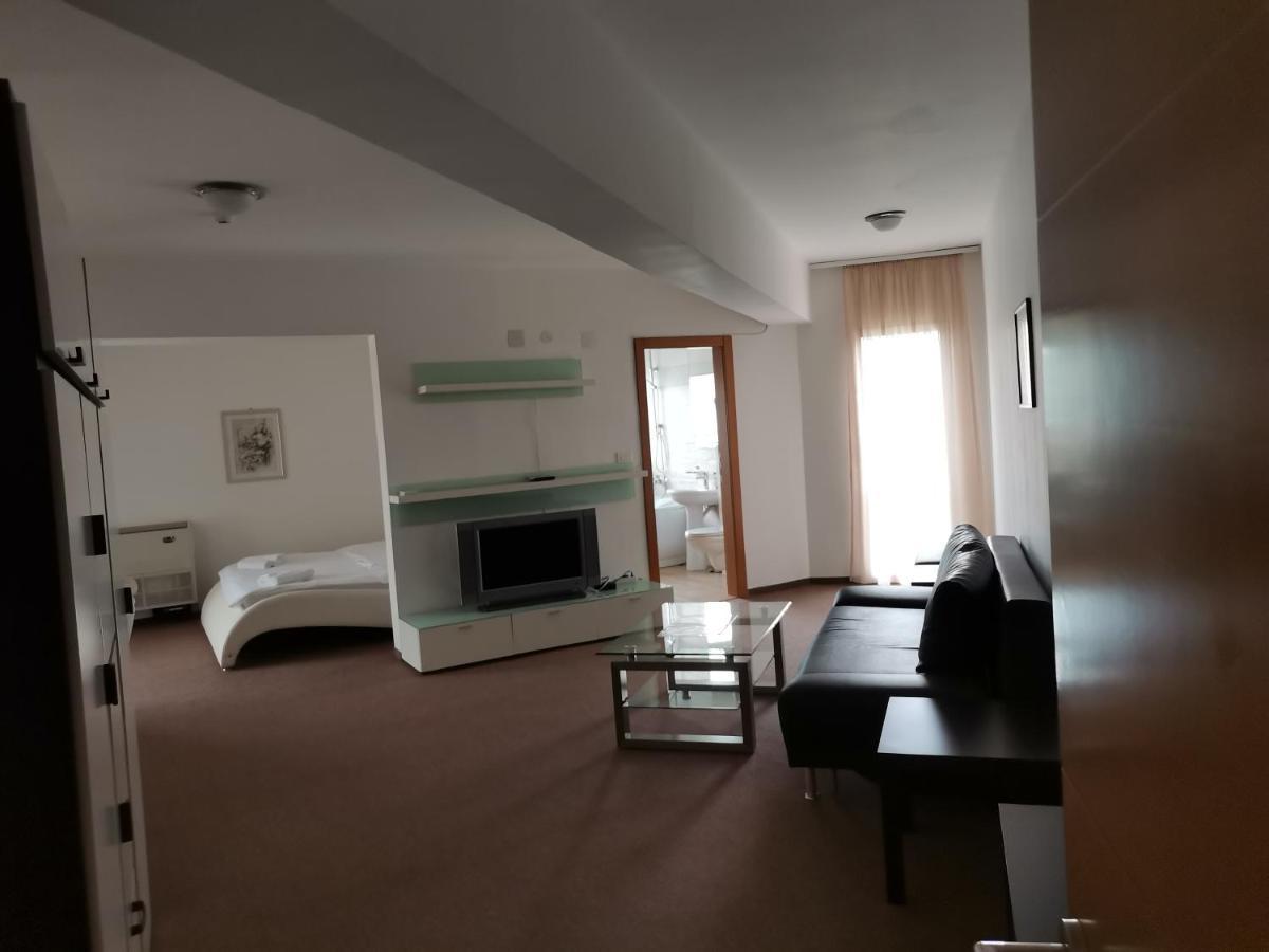 Plaza Hotel Varvarin Kültér fotó