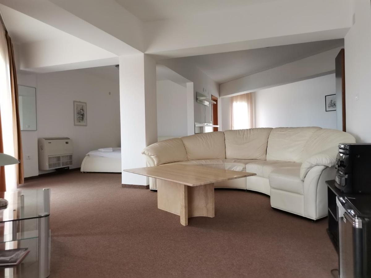 Plaza Hotel Varvarin Kültér fotó