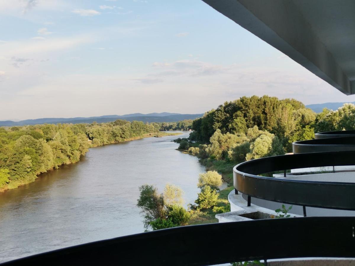 Plaza Hotel Varvarin Kültér fotó