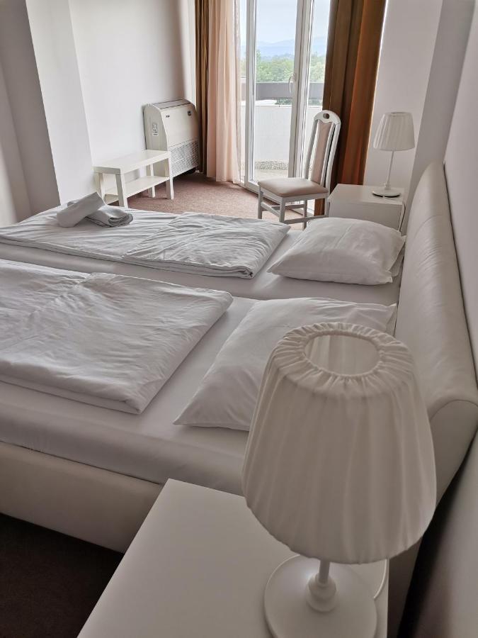 Plaza Hotel Varvarin Kültér fotó
