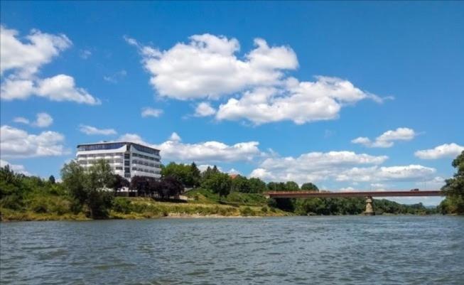 Plaza Hotel Varvarin Kültér fotó