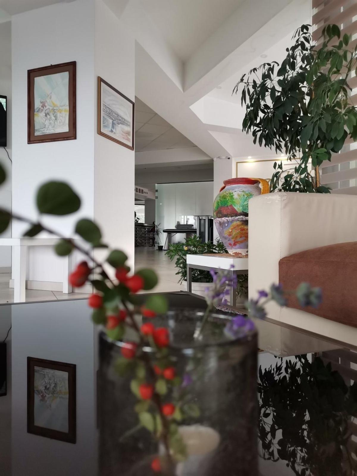 Plaza Hotel Varvarin Kültér fotó