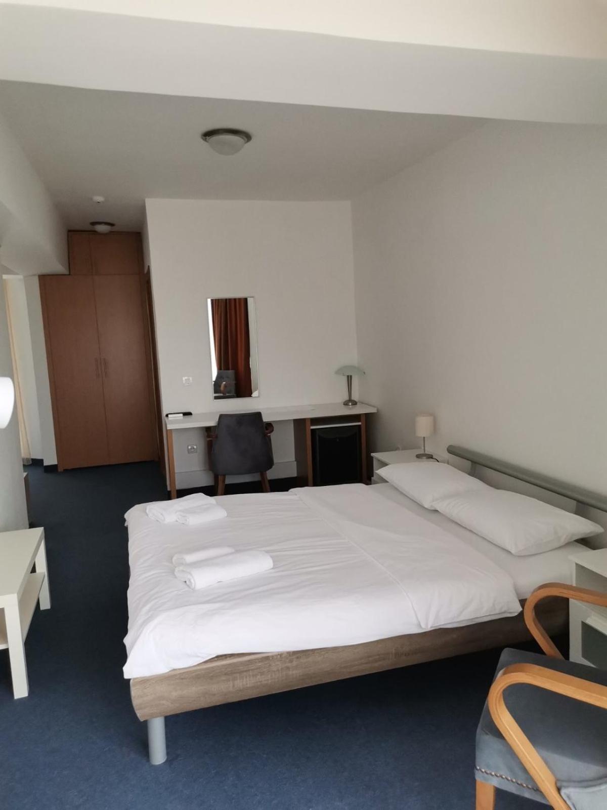 Plaza Hotel Varvarin Kültér fotó