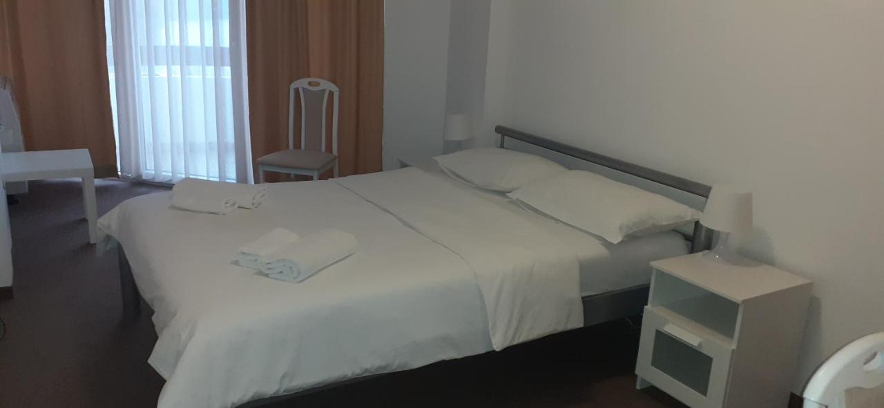 Plaza Hotel Varvarin Kültér fotó